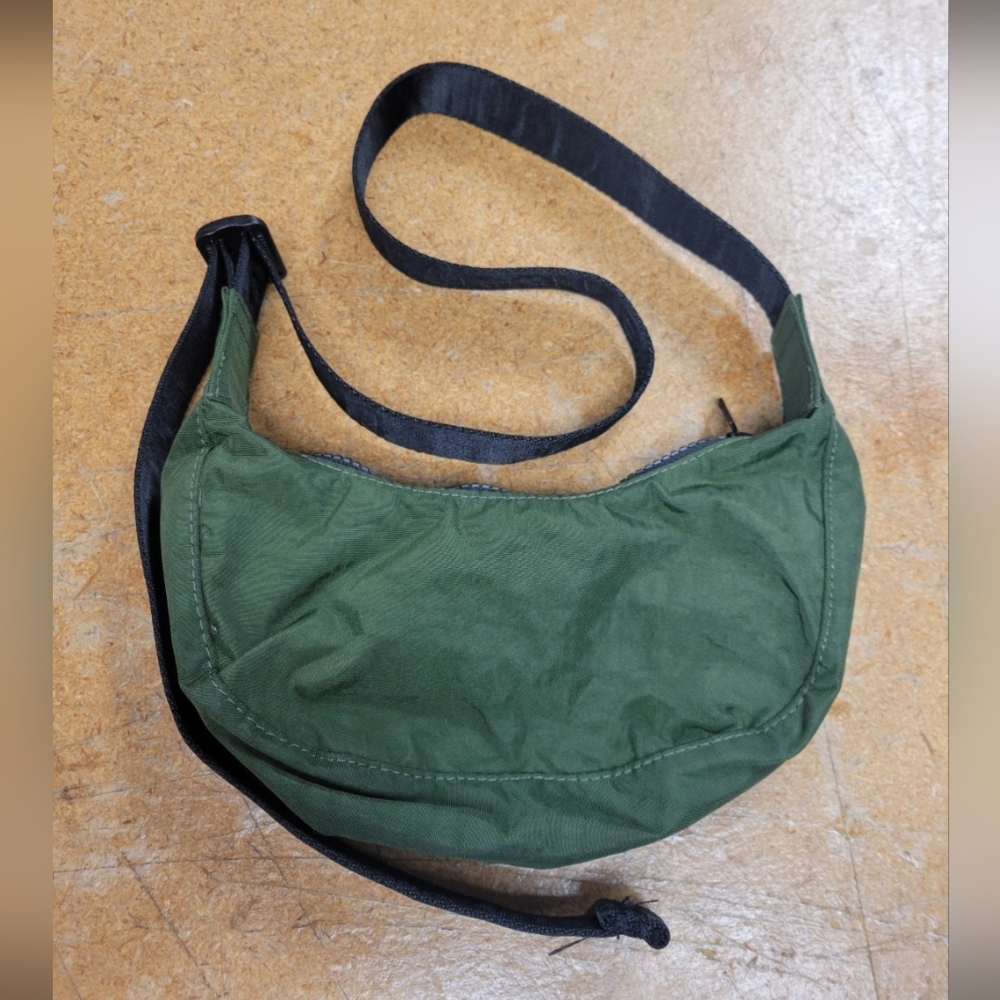 NWT BAGGU BAY LAUREL MINI CRESCENT BAG
